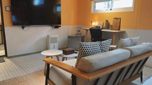 Zhongshan Hotel | Chill Roof Hotel