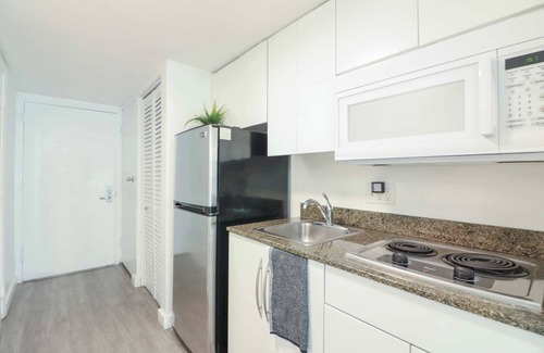 Brickell Condo | Chill Studio Getaway Luxury Brickell High Rise