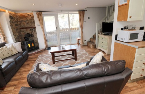 Belford Cottage | CHILLINGHAM COTTAGE, pet friendly, country holiday cottage in Belford