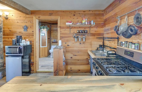 Chiloquin Apartment | Chiloquin Vacation Rental w/ On-Site Barn!