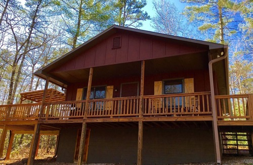Sautee Nacoochee Cabin | Chimney Mtn 5 | Dog Friendly Cabin with Covered Hot Tub and Fireplace Near Helen