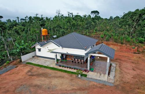 Mudigere Villa | Chimneys Homestay - Full House, Near to Falls & Trek