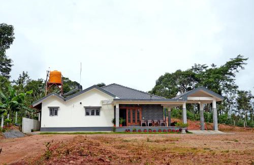 Mudigere Villa | Chimneys Homestay - Full House, Near to Falls & Trek