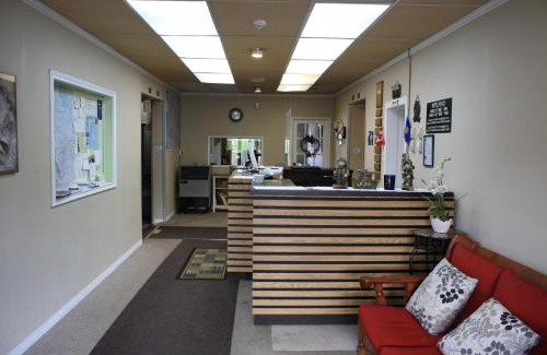 Rocky Mountain House Hotel | CHINOOK INN