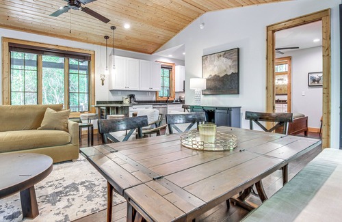 Glenville House | Chinquapin Escape: Resort Perks, By Lake Glenville