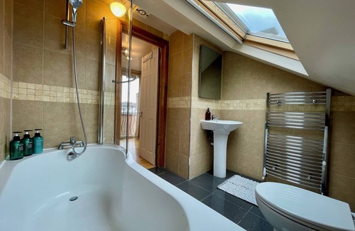 Chiswick Apartment | Chiswick 4 Bed Victorian Townhouse Minutes to Tube