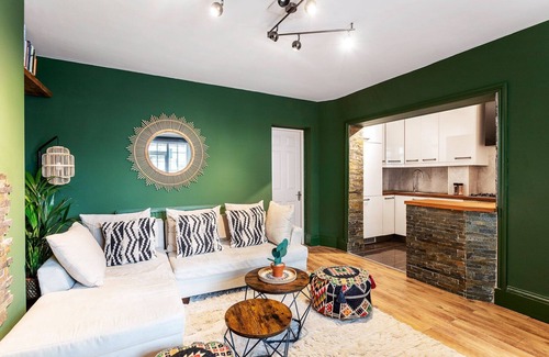 Chiswick Apartment | Chiswick Gem: Stylish 1-Bed Flat for Modern Living
