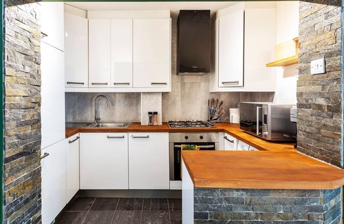 Chiswick Apartment | Chiswick Gem: Stylish 1-Bed Flat for Modern Living