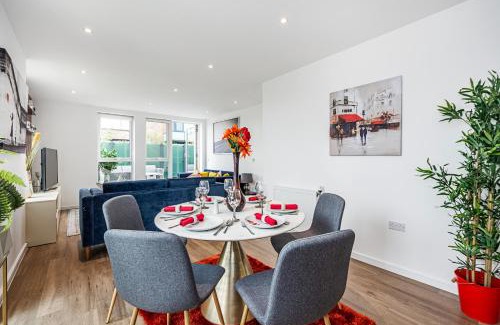 South Acton Apartment | Chiswick Park 3 bed 3 bath West London - Parking