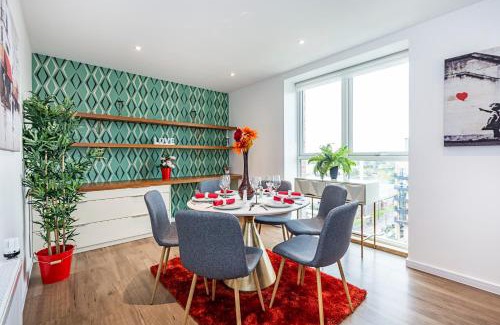 South Acton Apartment | Chiswick Park 3 bed 3 bath West London - Parking