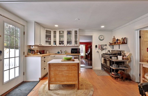 East Haven  Rutland County Other | Chittenden Farmhouse: Historic 4BR/2BA, 20 Min to Killington, 7 Min to Mountaintop Resort