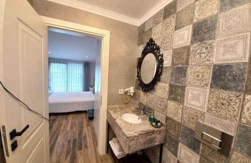 Tokoglu Hotel | Chloe Alacati