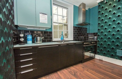 Brighton City Centre House | Chocolate Box |Sleeps 18| by Brighton Holiday Lets