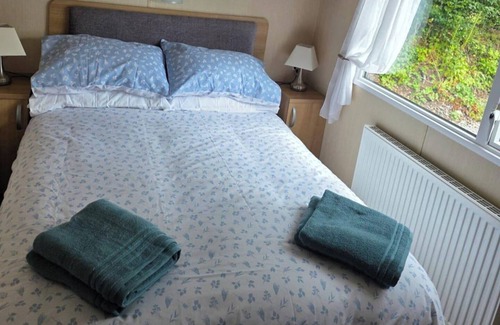 Stowford Cabin | Cholwell 3-Bed Lodge, Sleeps 6, Pet Friendly