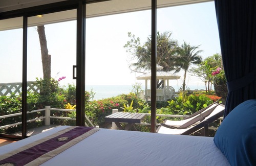 Laem Phak Bia Hotel | Chomtalay Resort at Had Chaosamran Beach
