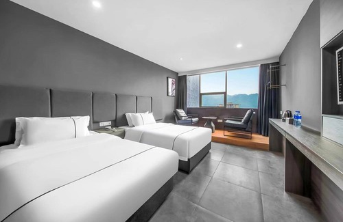 Jeifangbei Central Business District Hotel | Chongqing Fanghua Hotel (Hongyadong Branch)