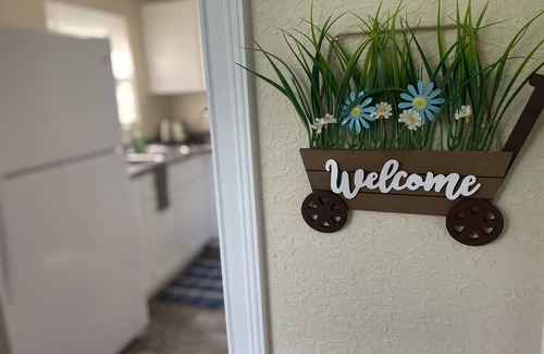 Maitland Apartment | Chris & Tish Cozy Apartment 2 bedrooms, a bonus room. 2 beds for 3 people. Q&T