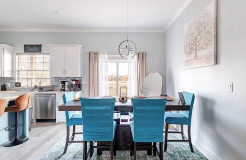 Emory House | Christian & Charming 2-bedrooms with fitness room in Emory