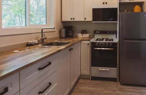 Christina Lake House | Christina Lake Family/Couples Getaway, Sleeps 5 Private Veranda - Close to Beach