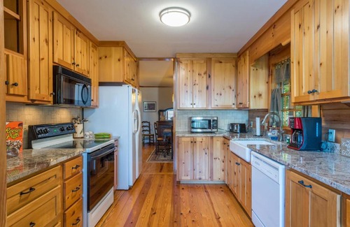 Old Fort House | Christmas Tree Cabin Secluded Asheville Area Log Cabin with a View!