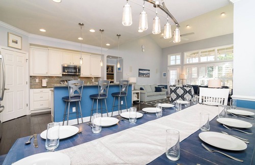 Bayside House | Christmas Tree, Linens, Bikes, XBOX & Patio w/Resort Pools, Hot Tubs & Saunas