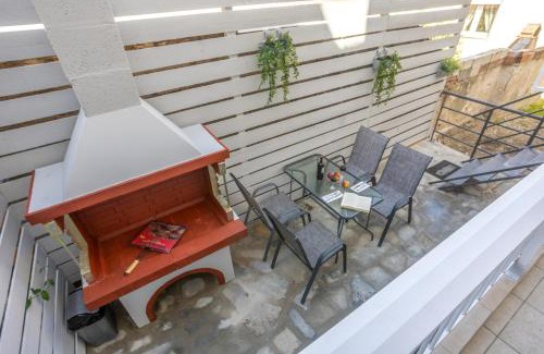 Nea Peramos Apartment | CHRISTOS