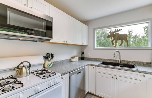 Anchorage Cottage | 'Chugiak Moose Cottage' Near Chugach State Park!