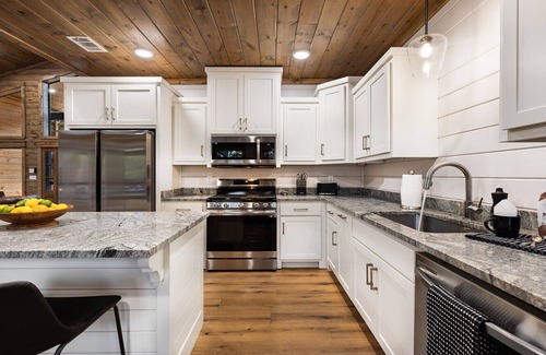 Broken Bow Cabin | π Chula Vista: Luxe Retreat, Stunning Views, Hot Tub, Games, Firepit π²π₯ π