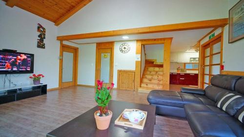 Cheongju House | Chungju inkaeuiachim