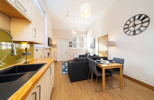 Montrose Apartment | Church House - Montrose Getaway