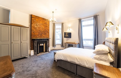 Wombwell Hotel | Churchill's Hotel