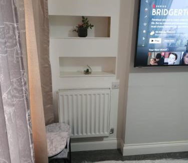Chadwell Heath House | Chy's Lodge