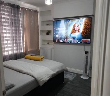 Chadwell Heath House | Chy's Lodge
