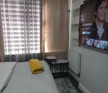 Chadwell Heath House | Chy's Lodge