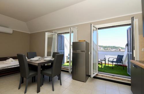 Sestri Ponente Apartment | Ciclamino House Terrace and Parking By ML WHITE HOUSE