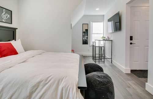 Norwood Apartment | Cincinnati Vacation Rental Studio: Great Location!