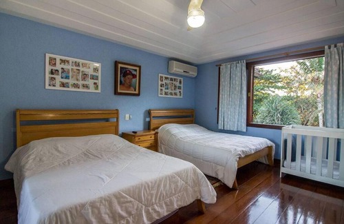 Village da Ferradura Villa | Cinematográfica Mansão na Areia da Ferradura