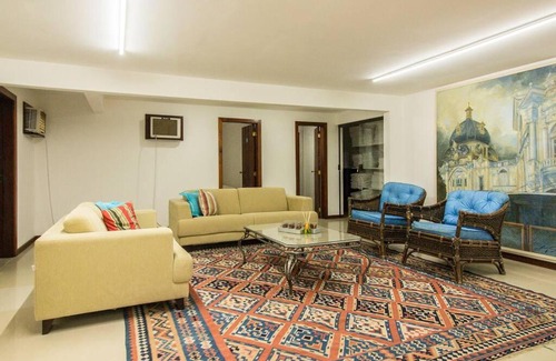 Village da Ferradura Villa | Cinematográfica Mansão na Areia da Ferradura