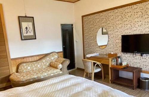 Ren'ai Bed & Breakfast | CingJing Dragon Manor Resort