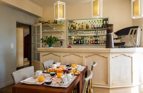 Saujon Hotel | CIT'HOTEL Le Commerce