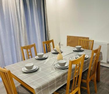 Tunstall House | Citrine Suite - Sleeps 8 with Parking