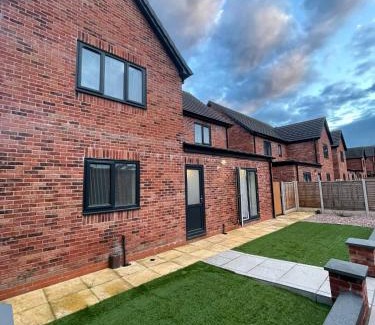 Tunstall House | Citrine Suite - Sleeps 8 with Parking