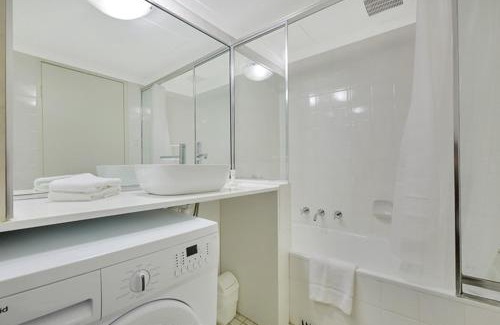 Sydney Central Business District Apartment | City apartment at College St
