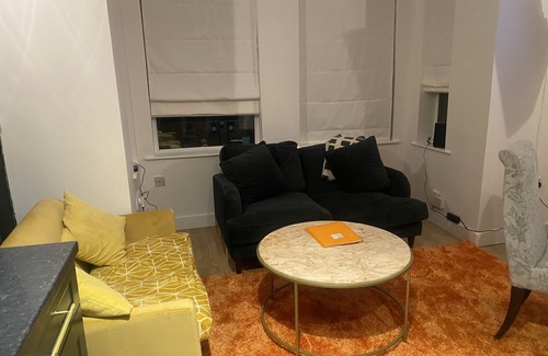 Belfast Apartment | City Apartment - Sleeps 4 & Free Parking