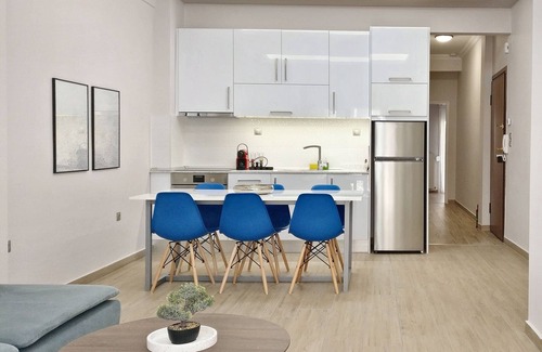 Thessaloniki Apartment | City Center Apartment with a Modern Breeze