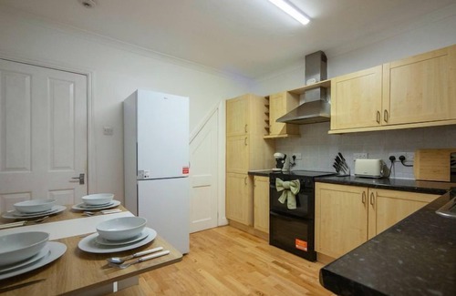 Royal Tunbridge Wells House | City-centre 2-bed Near Uni & Station