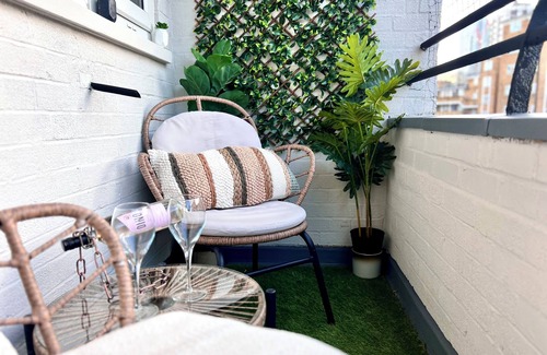 Hoxton Apartment | City Centre 3 Bed Apartment 6 mins tube to Tower of London