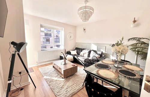 Hoxton Apartment | City Centre 3 Bed Apartment 6 mins tube to Tower of London