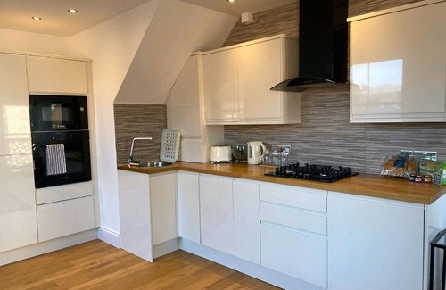Hull Old Town Apartment | City Centre Duplex Sleeps 4 #H1