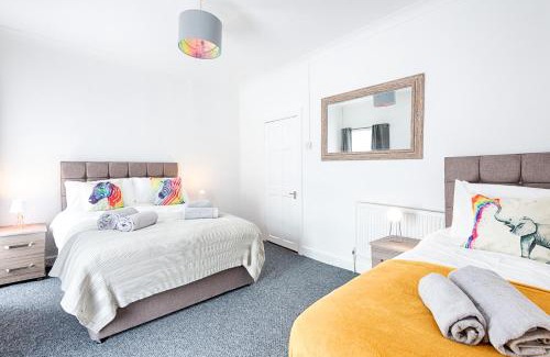 Castle Apartment | City Centre - Parking - TVs - Ideal for Work Crew